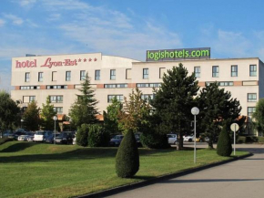 Гостиница Logis Lyon Est Porte de l'Ain  Сен-Морис-Дё-Бейнос